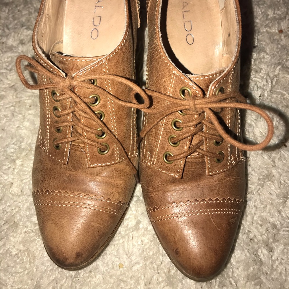 Aldos wedged closes toe shoes Size 8